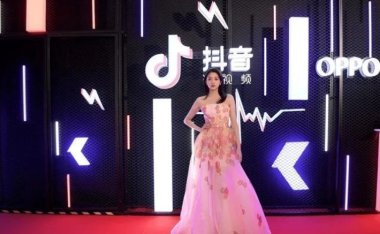 普通人0基础怎么通过抖音赚钱呢？