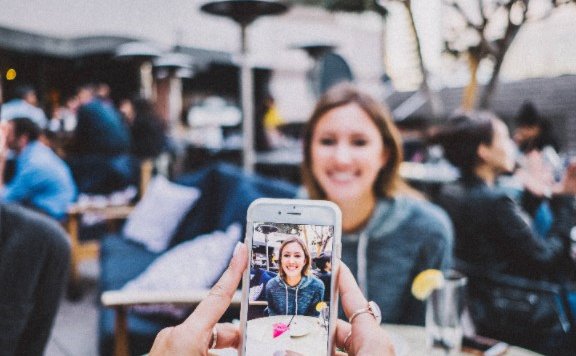 抖音直播间怎么才能留住粉丝 在直播间留住粉丝的“小套路”